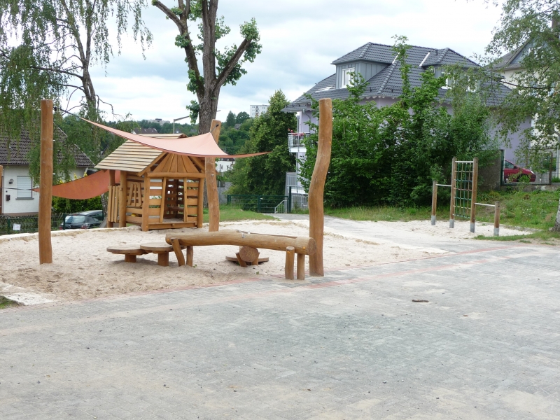 Sandkasten mit Wasserspielanlage